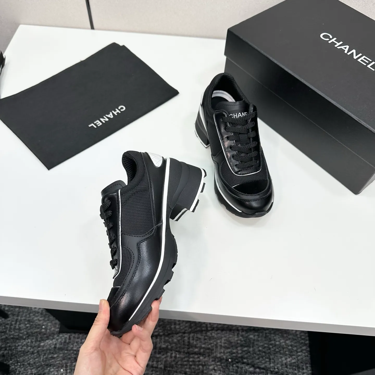 👟👟Ex-factory price 640👟👟Chanel Panda Shoes! 2025 counter's top casual sports shoes. This classic design; the upper is electro-embroidered with a variety of techniques; the outsole is fashionable and sporty; the unusual inclusion of a variety of color matching elements... The diversified mix and match is very good-looking and versatile, and can be used for leisure, fashion, sports, and outdoor... ꫛꫀꪝ Go➫ Materials: ❶Upper made of: original imported first-layer silk cowhide + original waterproof cloth + original first-layer cowhide ❷Inner lining: Original Yangli+wang ❸ Outsole based on: Original TPU combination outsole Counter boutique packaging complete set for women 35–41